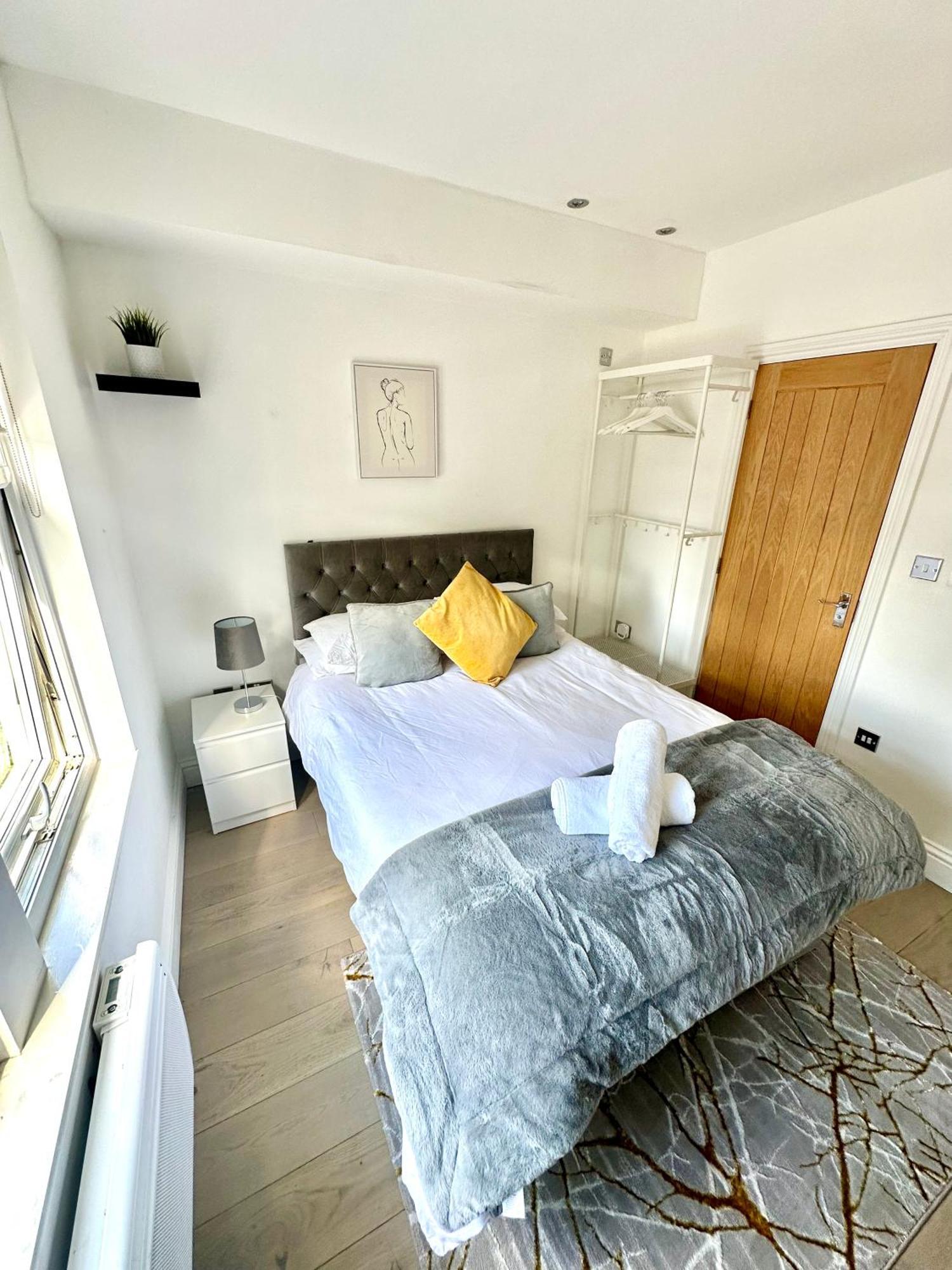 Cosy En-Suite Room In Stratford ลอนดอน ภายนอก รูปภาพ